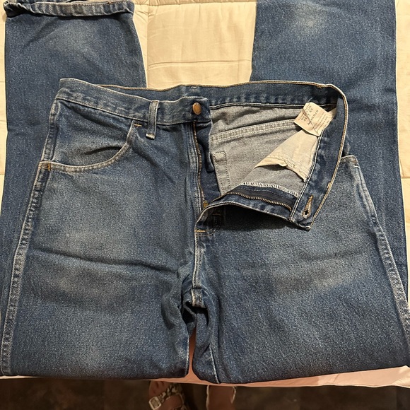 Wrangler Other - Wrangler Relaxed Fit Blue Jeans